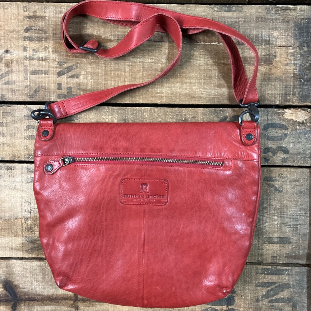 GRAPEFRUIT | Racing red | Aunts & Uncles